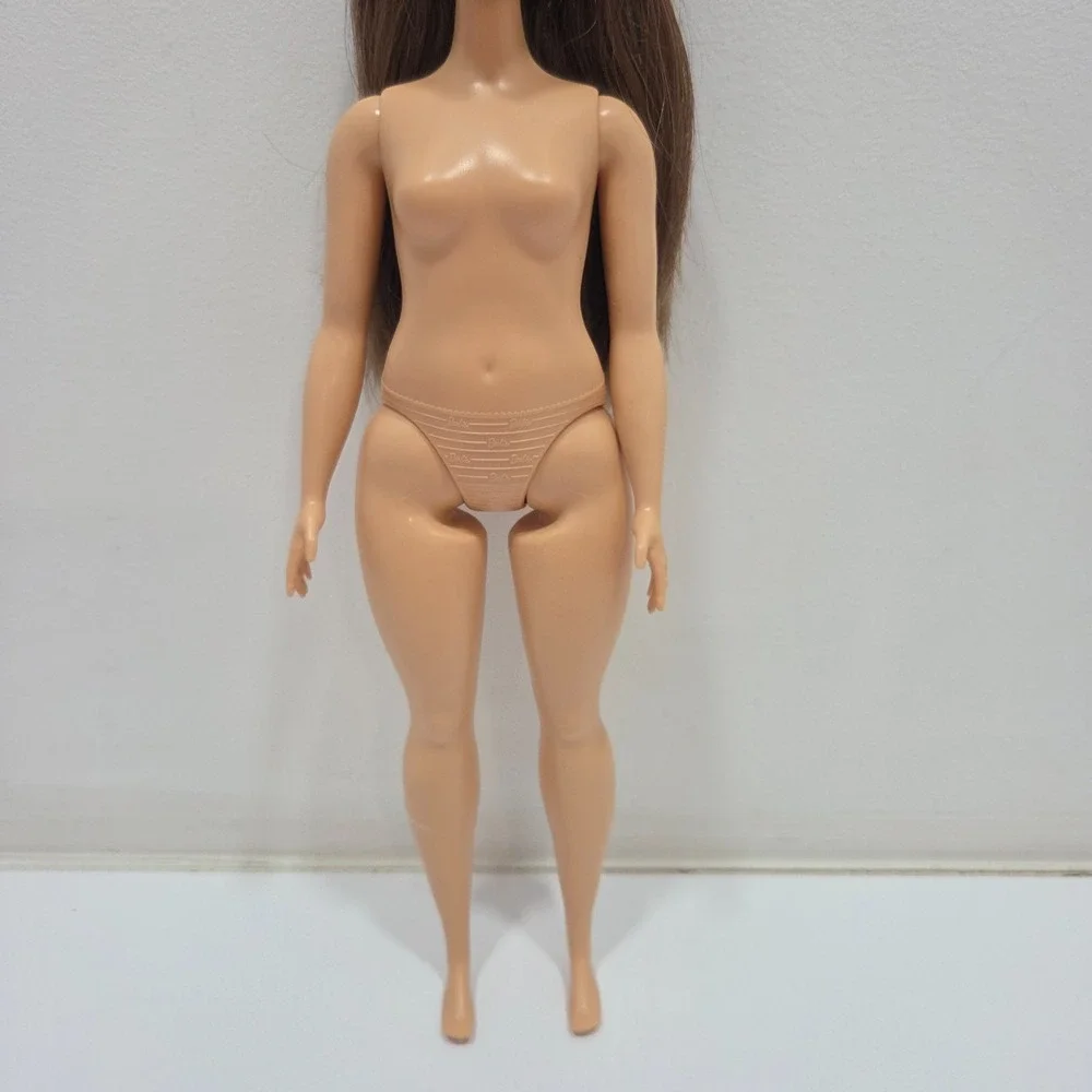Barbie Fashionistas Doll #149 Curvy Brunette Caucasian GHW63 Nude Doll Only